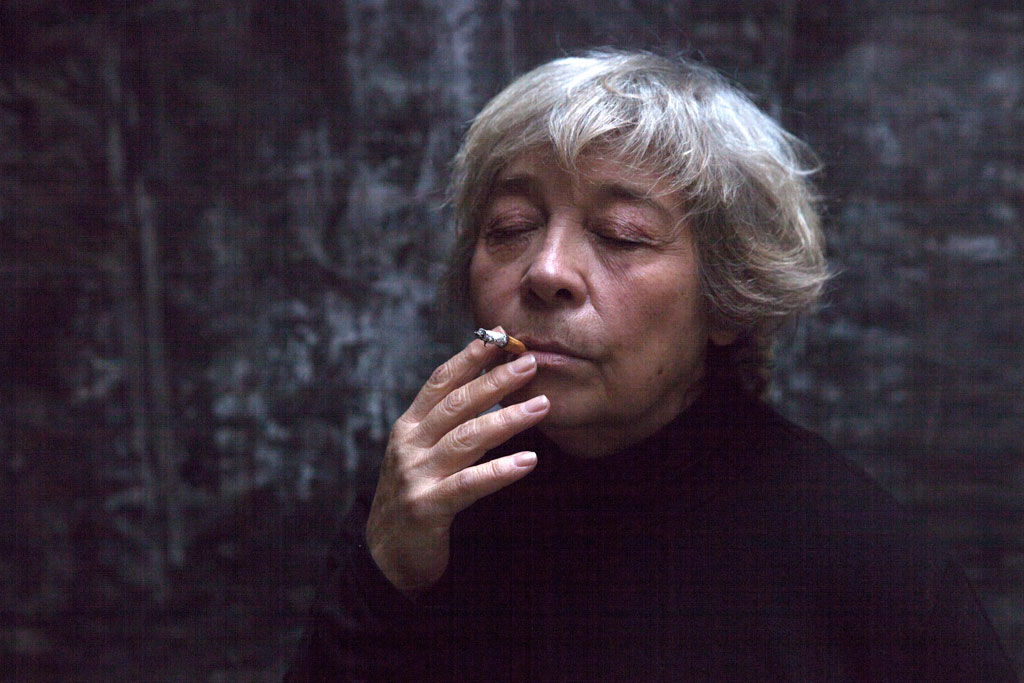 Liliana Herrero fumando
